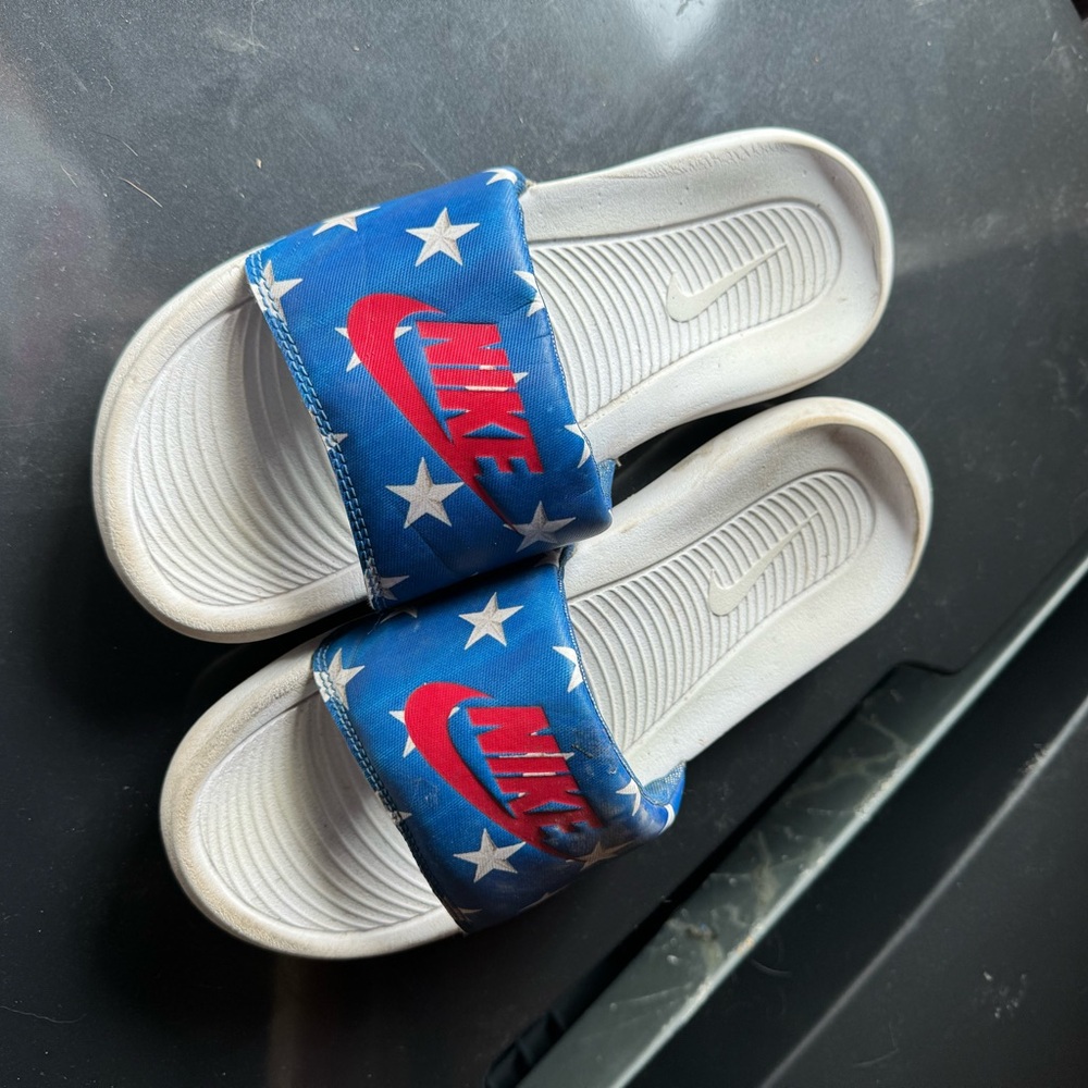 Nike slides size 6